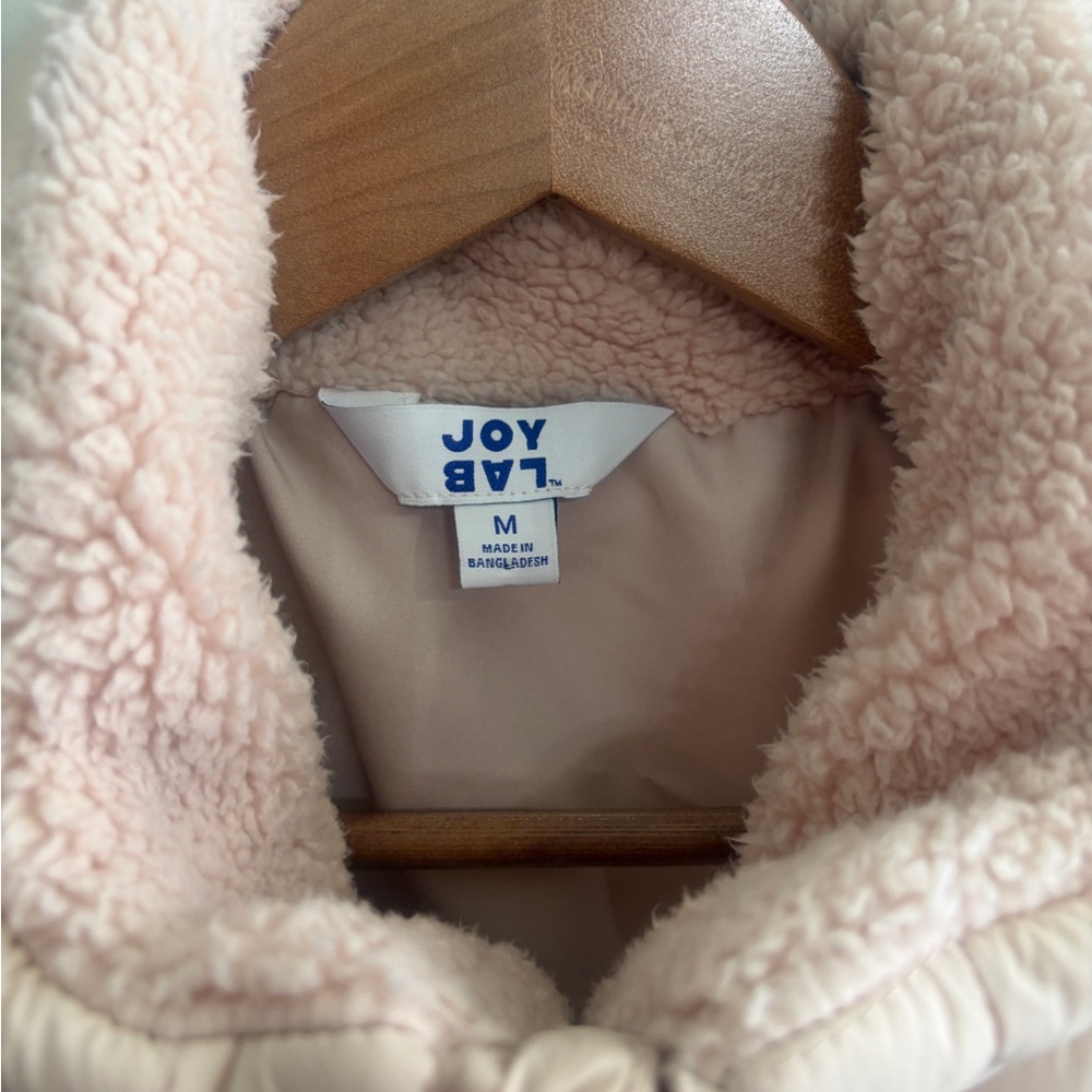 Beautiful JoyLab size M Light Peachy Pink Sherpa-Lined Puffer Vest. Quilted. - Picture 2 of 9